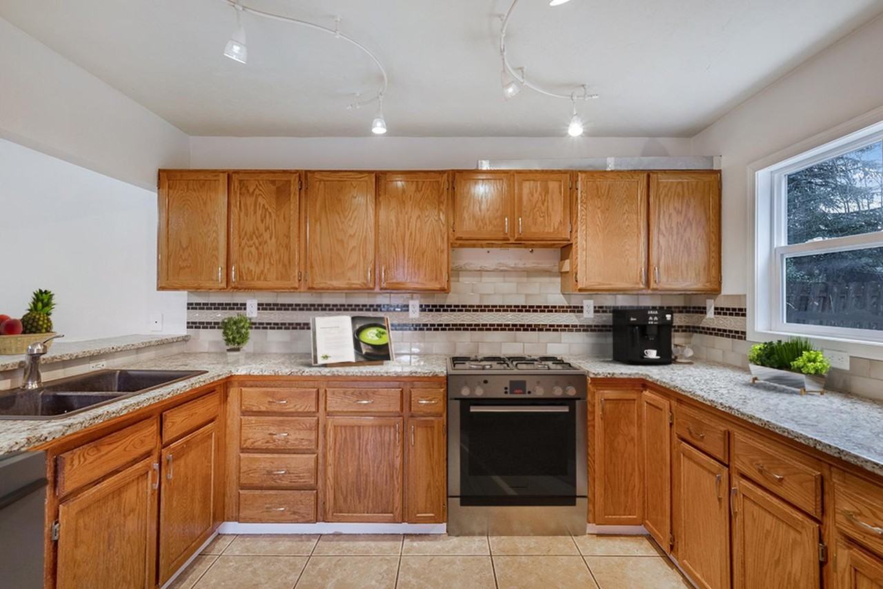 Spacious & updated Madison South home with big yard - Photo 4 of 25