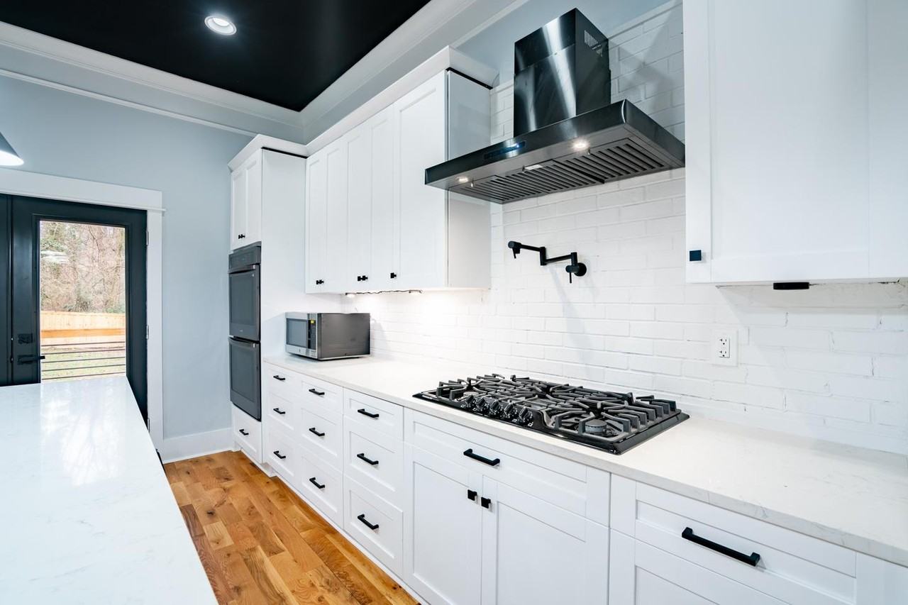 Newly built Oakcliff Craftsman home with fenced backyard - Photo 6 of 30