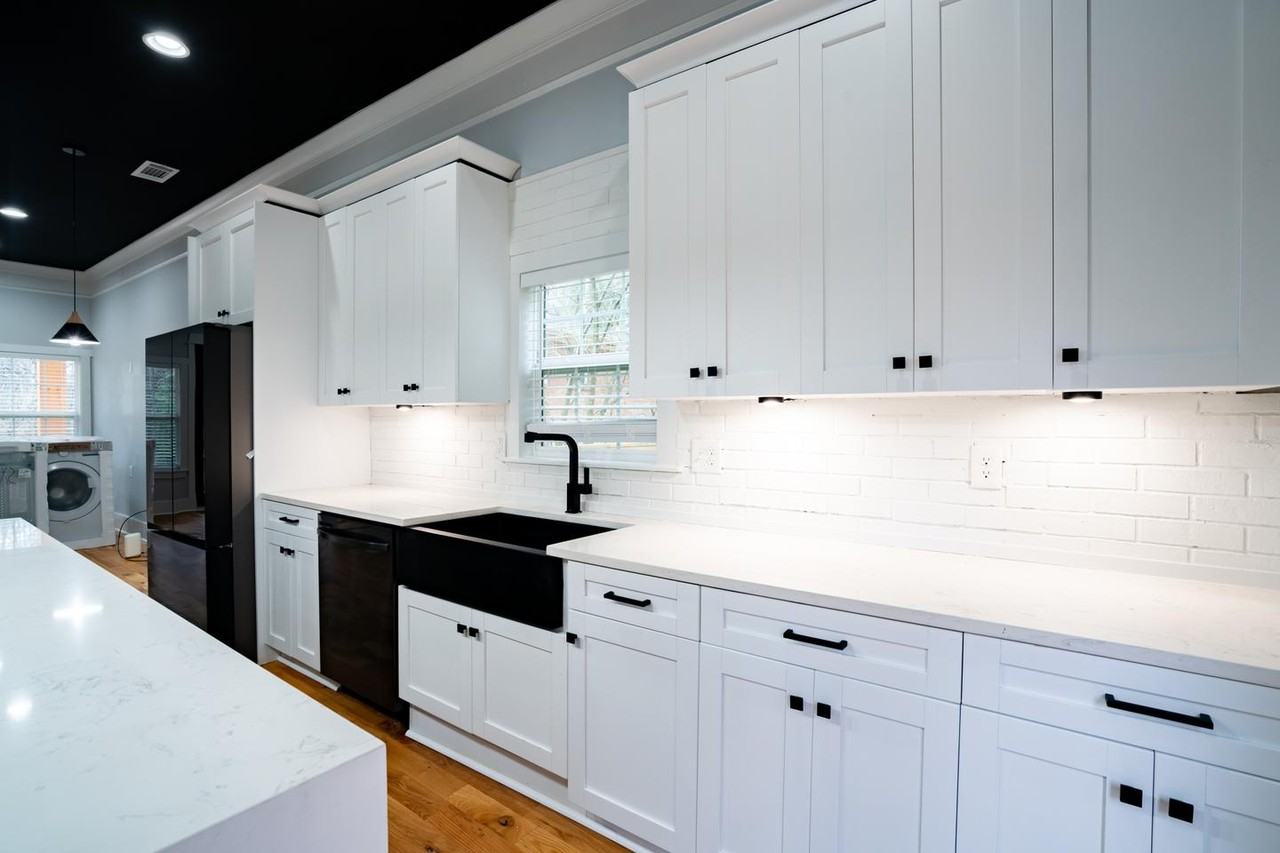 Newly built Oakcliff Craftsman home with fenced backyard - Photo 7 of 30