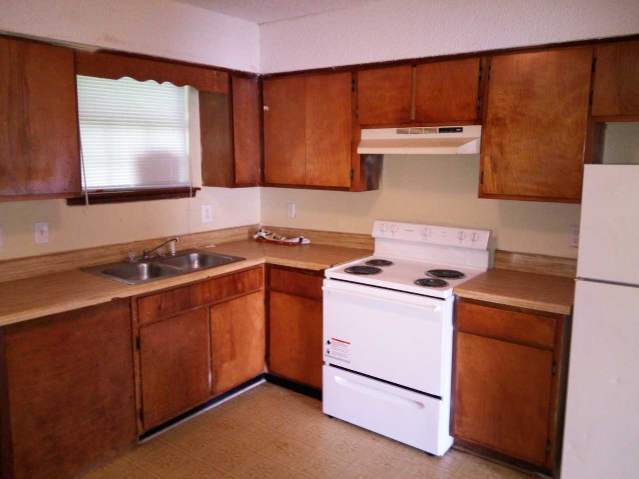 908 Trailwood Cir - Photo 2 of 2