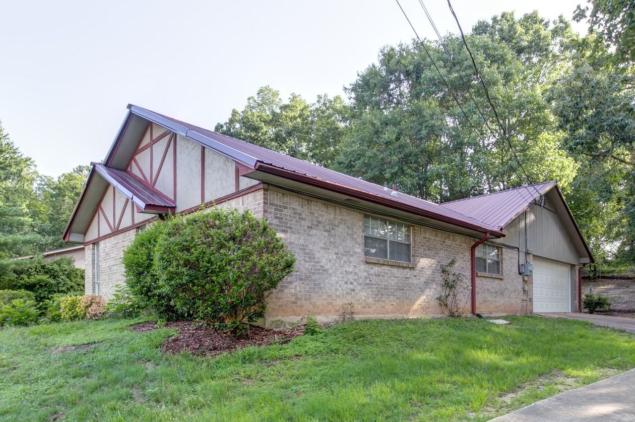 434 Westchester Dr - Photo 3 of 23