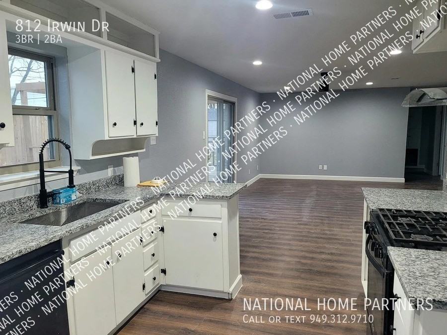 812 Irwin Dr - Photo 3 of 8
