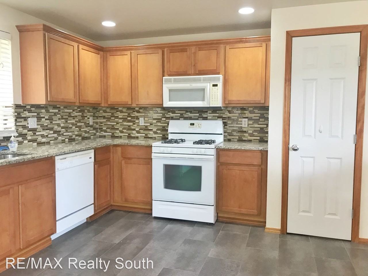 22520 Se 267th St - Photo 3 of 20