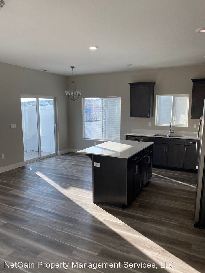 1511 W Pyrite Lane (C25) - Photo 2 of 7