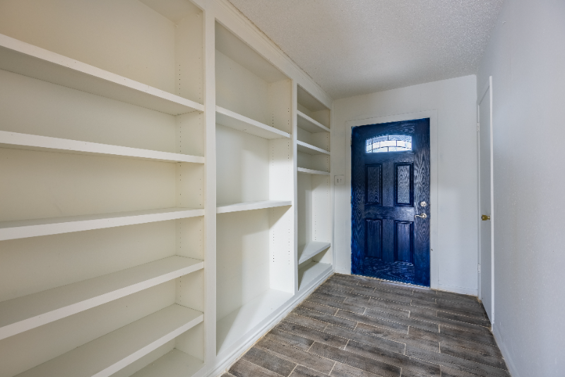 510 Post Oak Rd - Photo 3 of 17