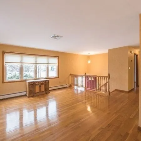 31 Sanford St - Photo 2 of 10