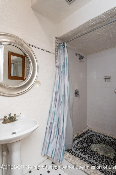 302 Fordham Dr - Photo 2 of 3