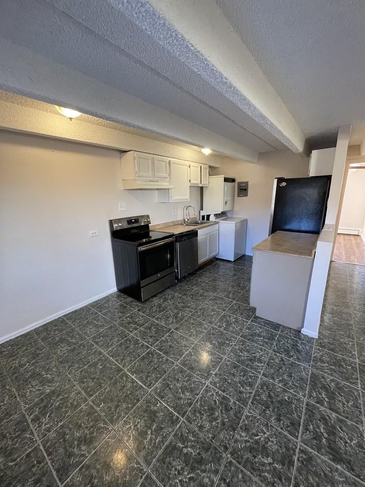 1180 Yosemite StreetUnit 213 #1 - Photo 4 of 24