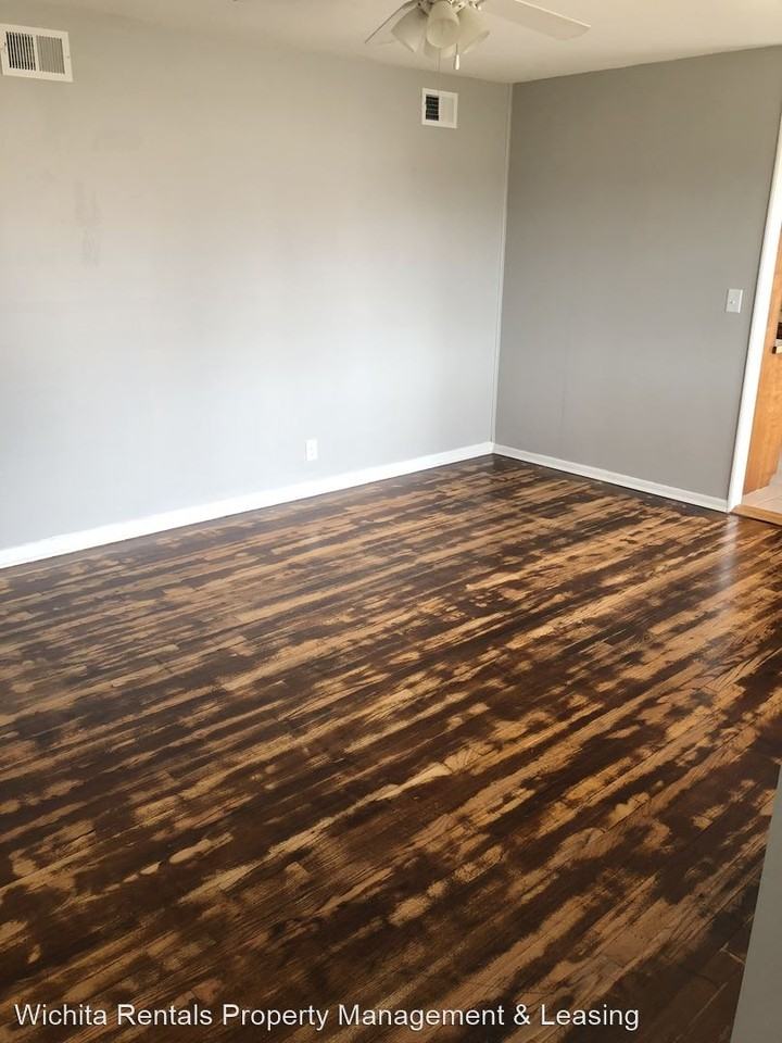 255 Dwight Ct - Photo 2 of 14