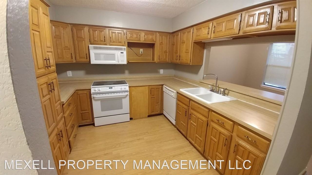 3905 Evergreen St - Photo 2 of 6