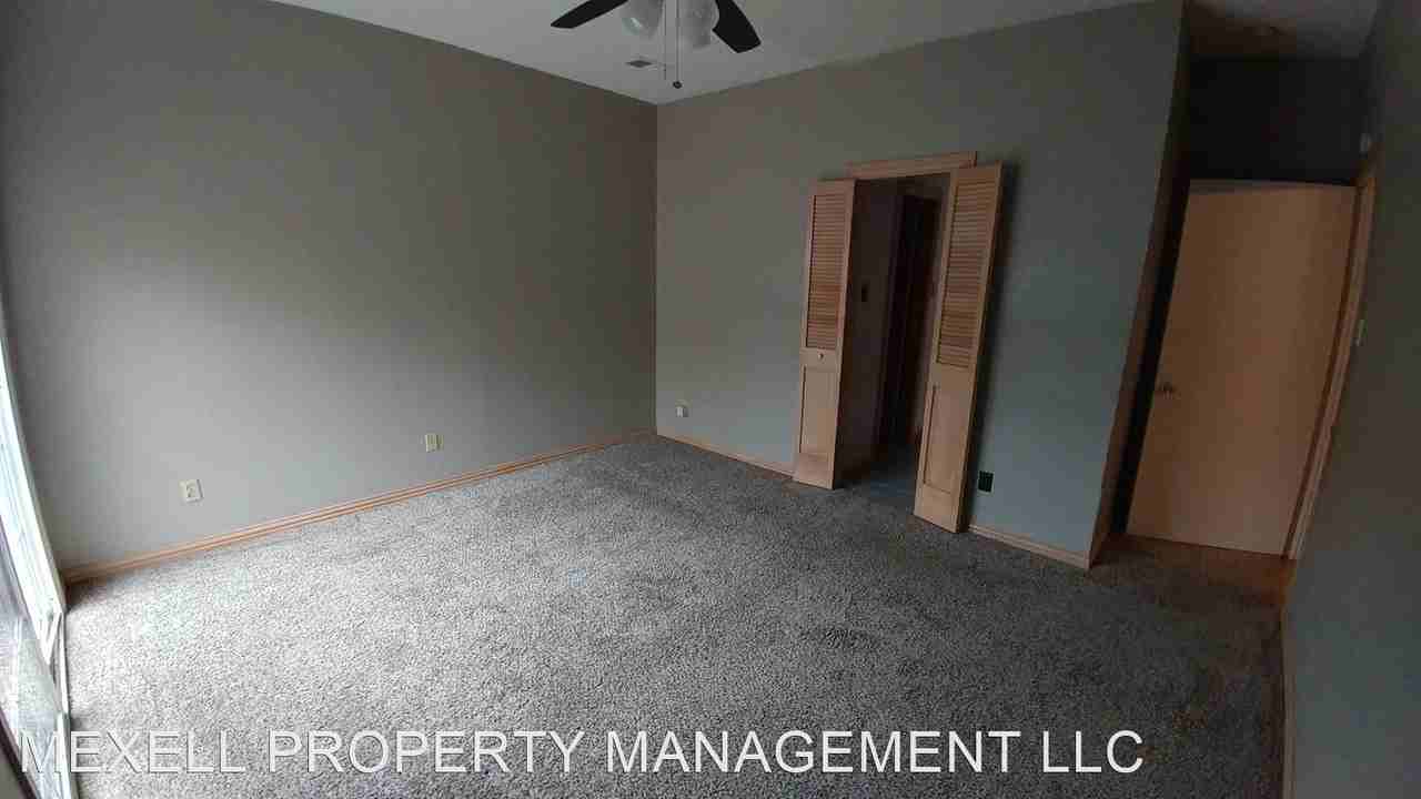 3905 Evergreen St - Photo 3 of 6