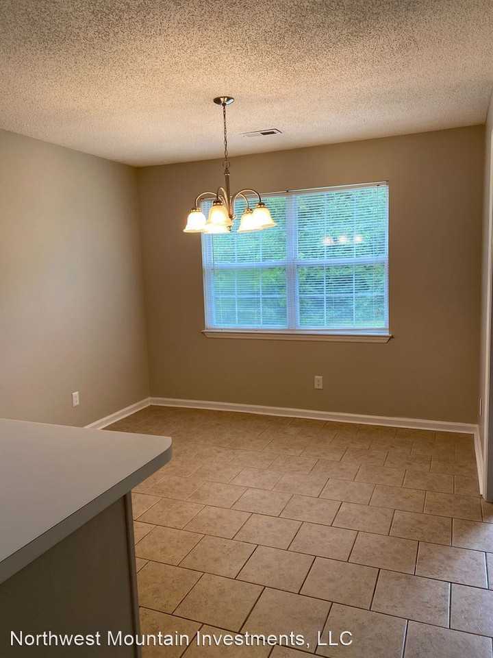 108 Colony Cir - Photo 3 of 11