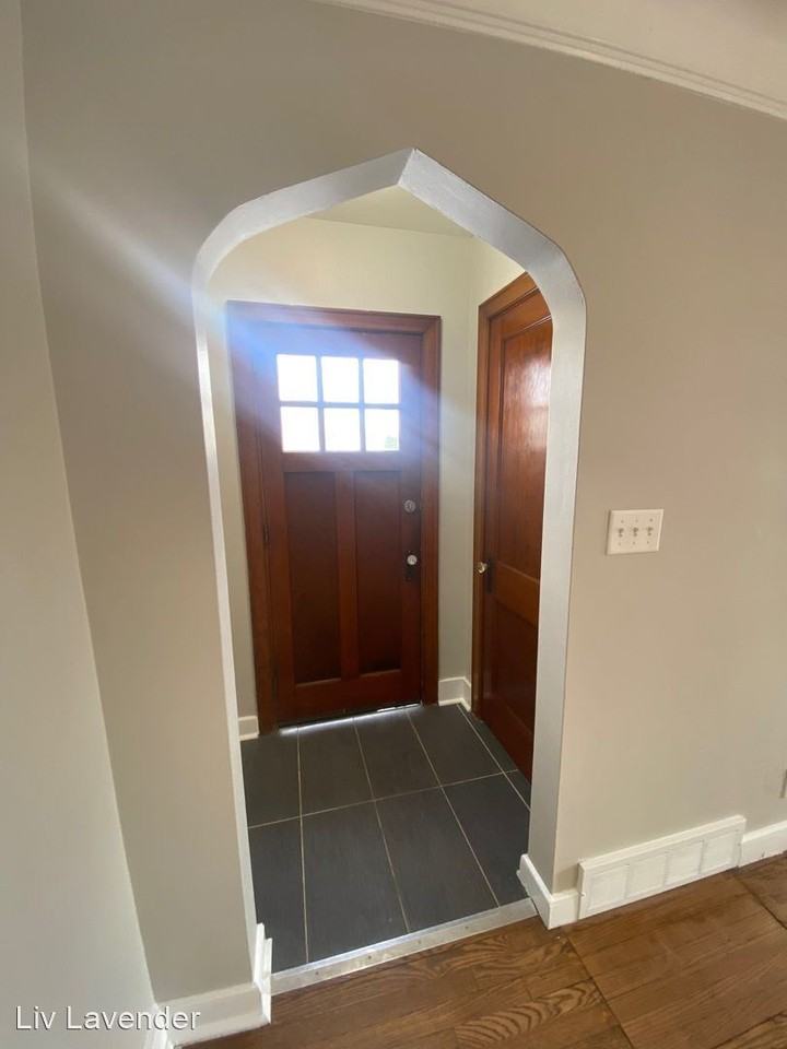 2730 25th St - Photo 2 of 20