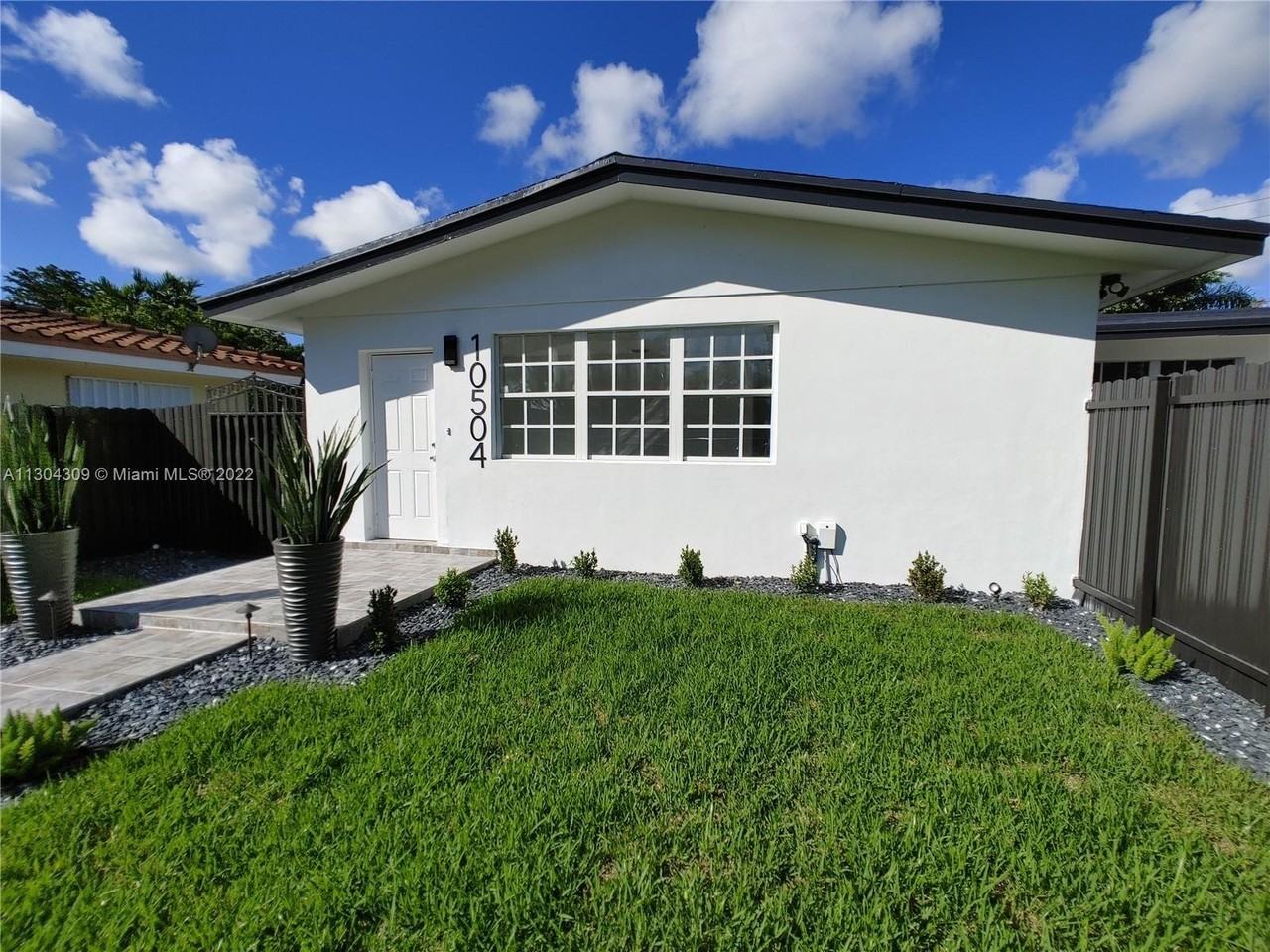 10504 Sw 77th Ct #10504 - Photo 2 of 8
