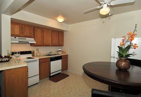 Four Seasons Apartments - Photo 3 of 12