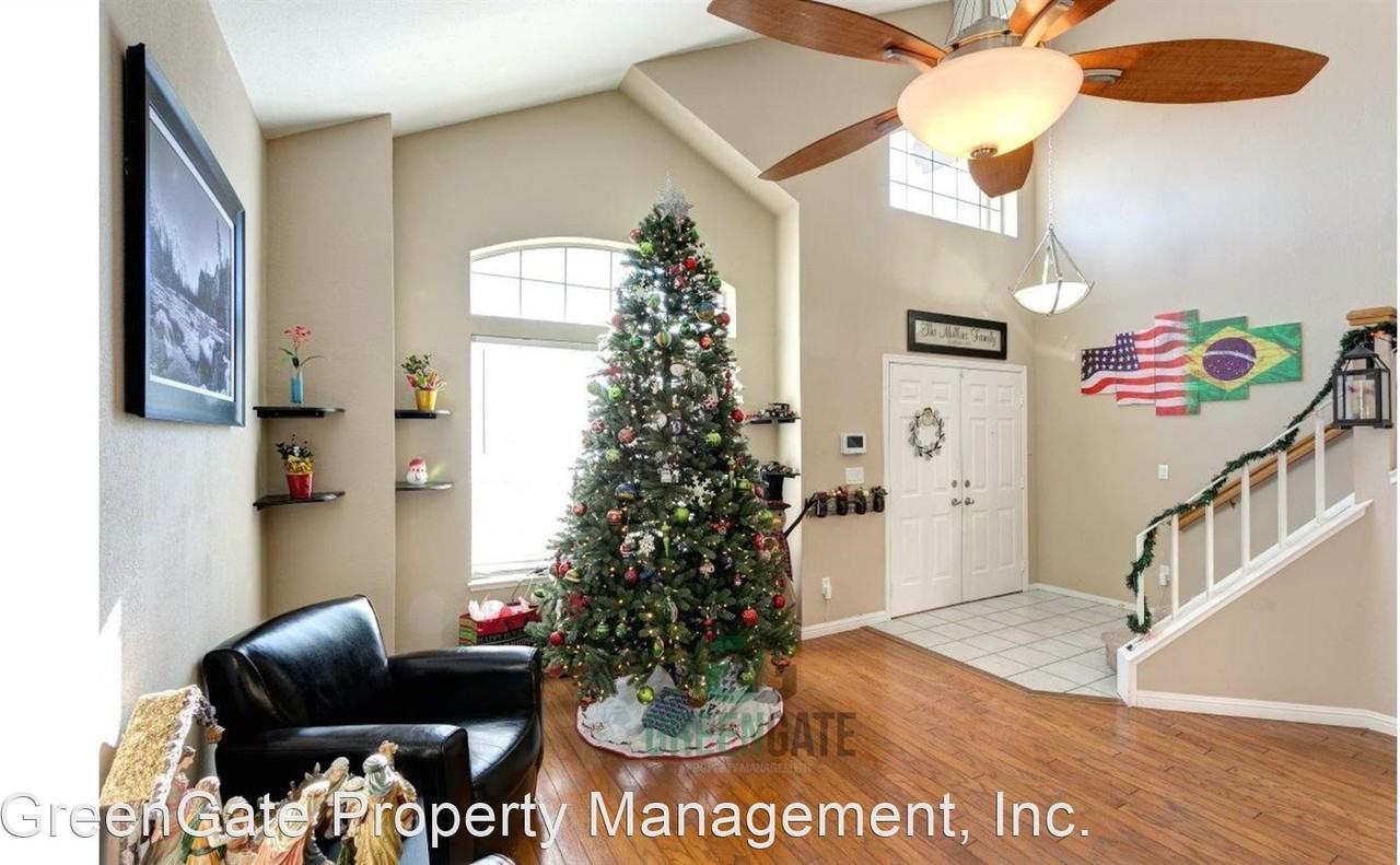 451 Leamon St - Photo 2 of 22