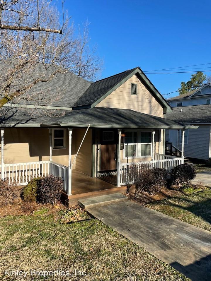 1413 Harrill St - Photo 2 of 34