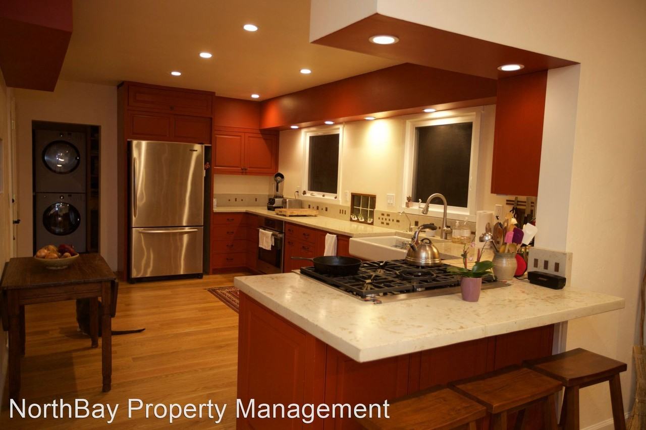 748 Slater St - Photo 2 of 5