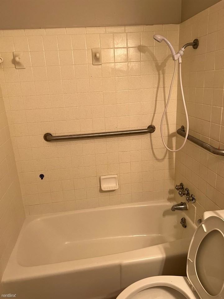 1001 26th St - Photo 3 of 5