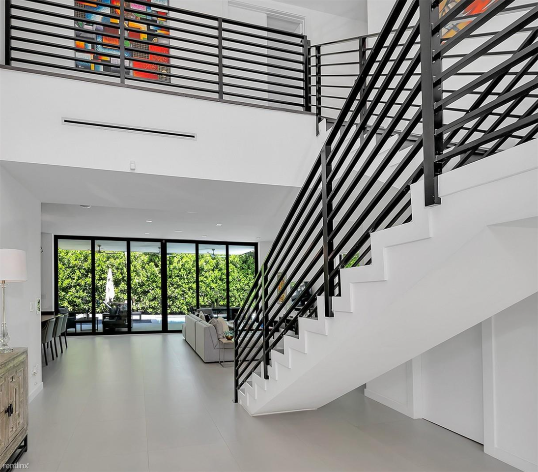 5921 Sw 87th St - Photo 2 of 7