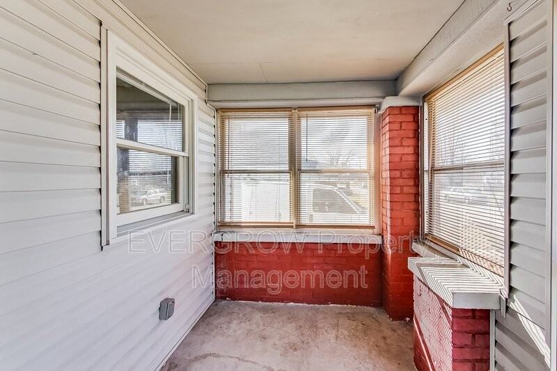 1417 N Denny St - Photo 4 of 29