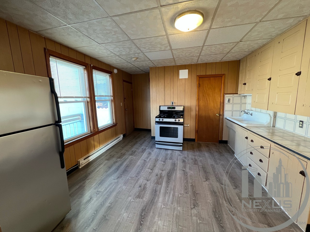 127 Burnside Ave - Photo 3 of 14