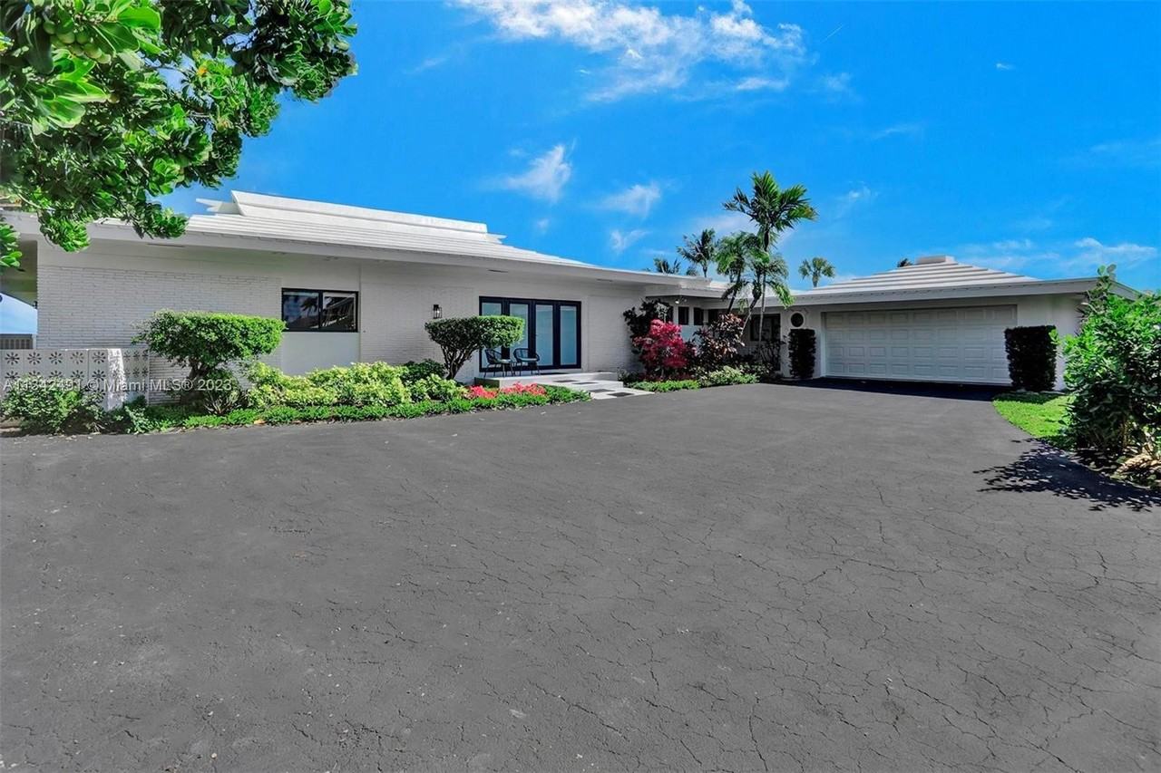 9101 N Bayshore Dr - Photo 7 of 37