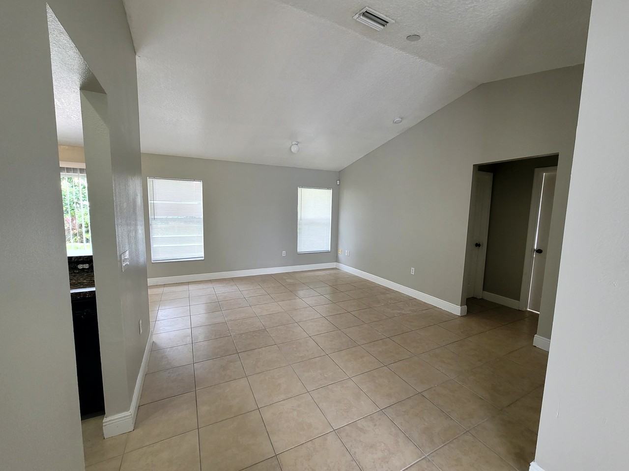 705 Caribou Dr - Photo 3 of 15