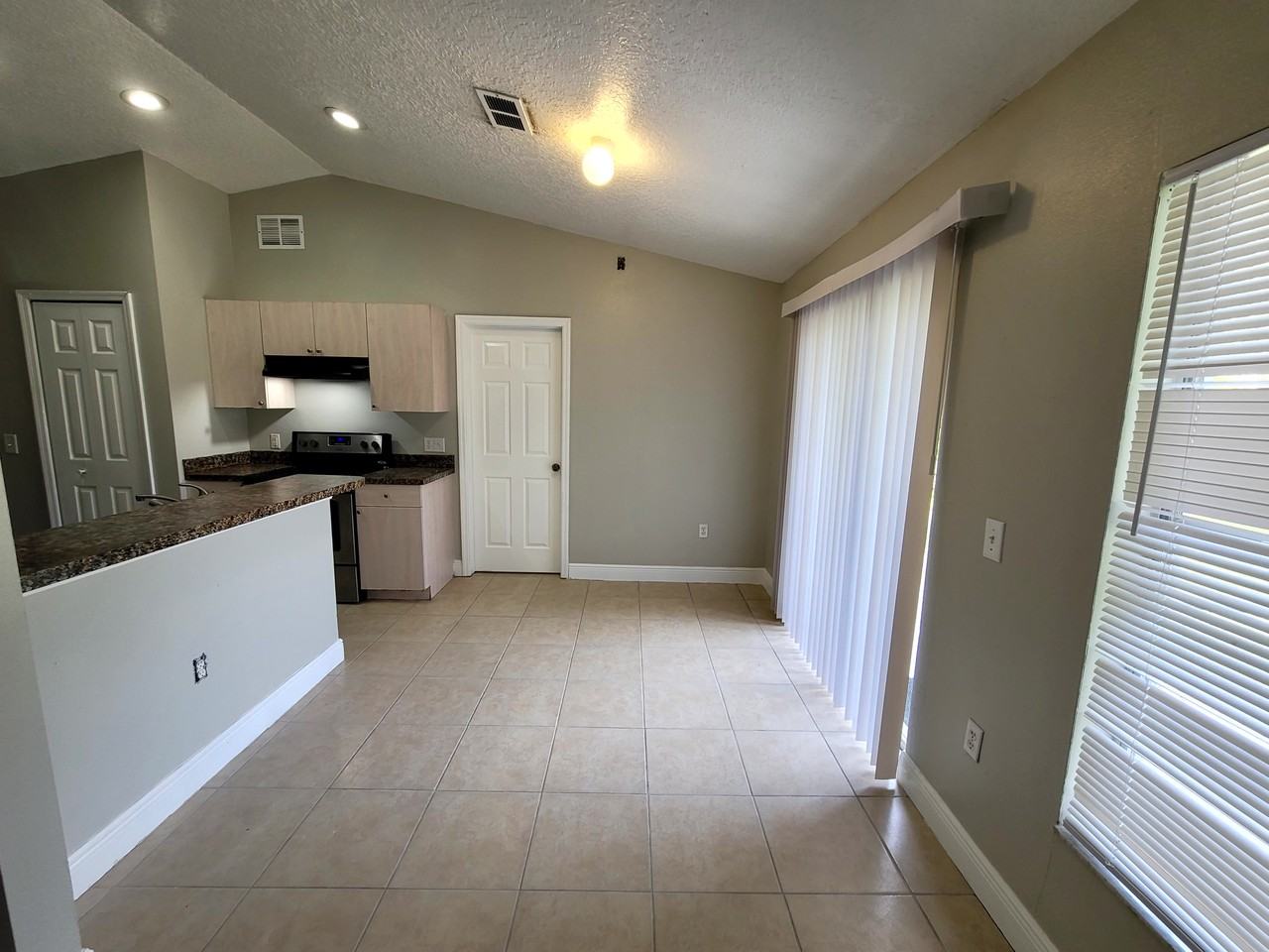 705 Caribou Dr - Photo 5 of 15