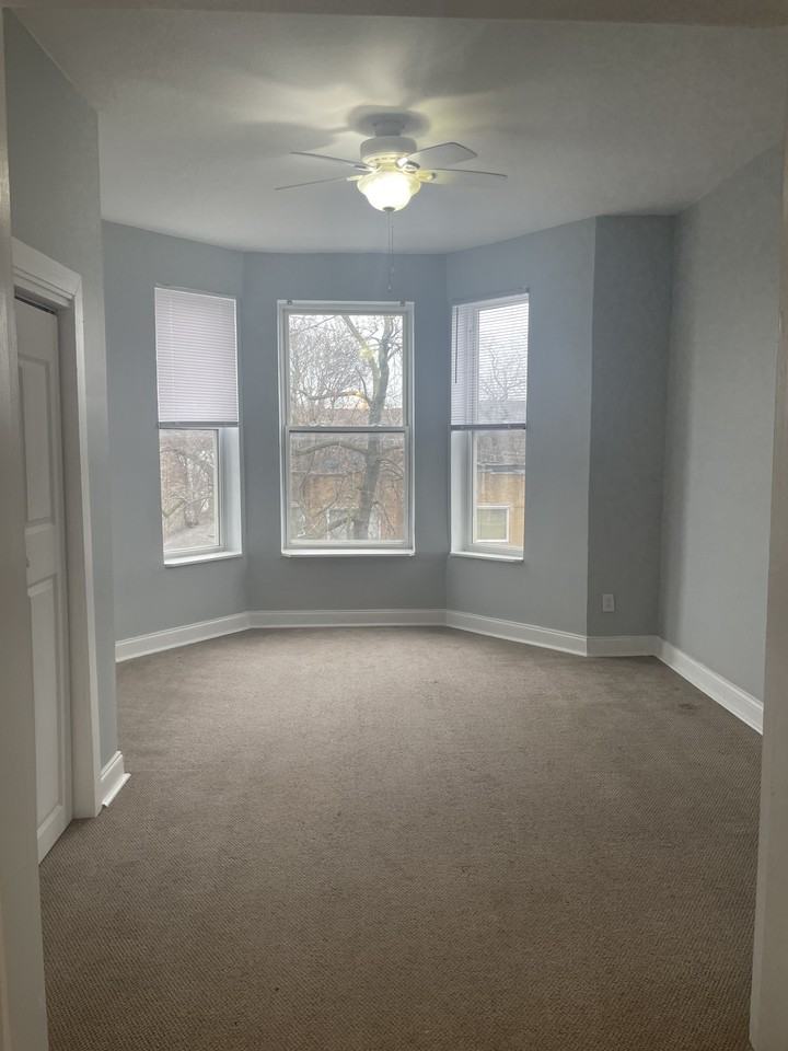 702 E 90th St - Photo 3 of 27