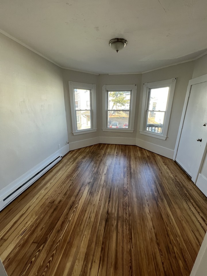 28 Tallman St - Photo 3 of 7