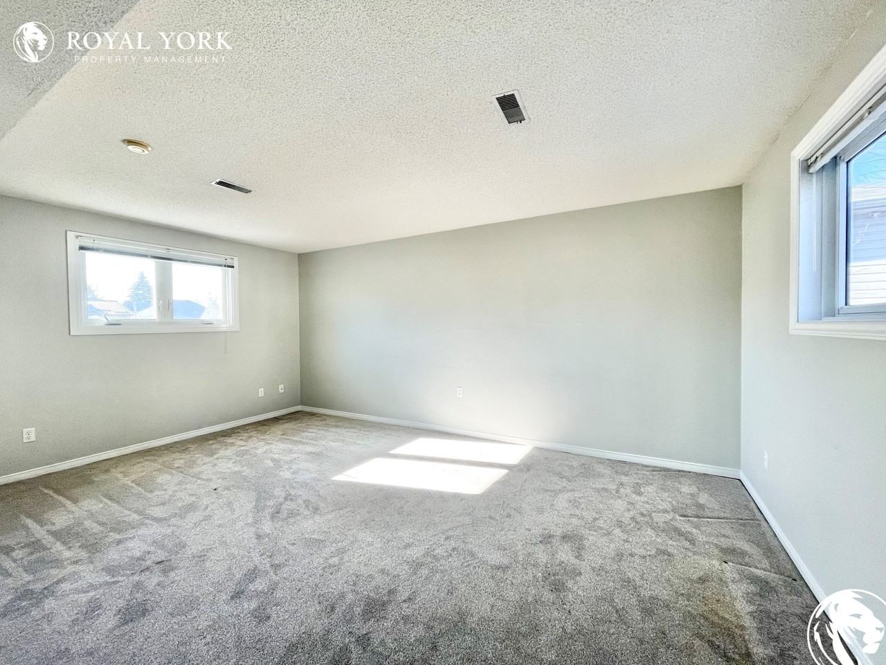61 Anderson St - Photo 3 of 26