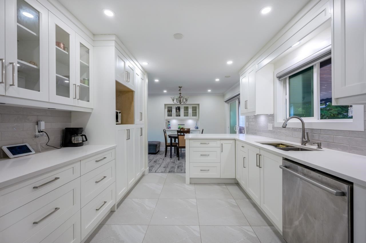 34629 York Ave - Photo 2 of 17