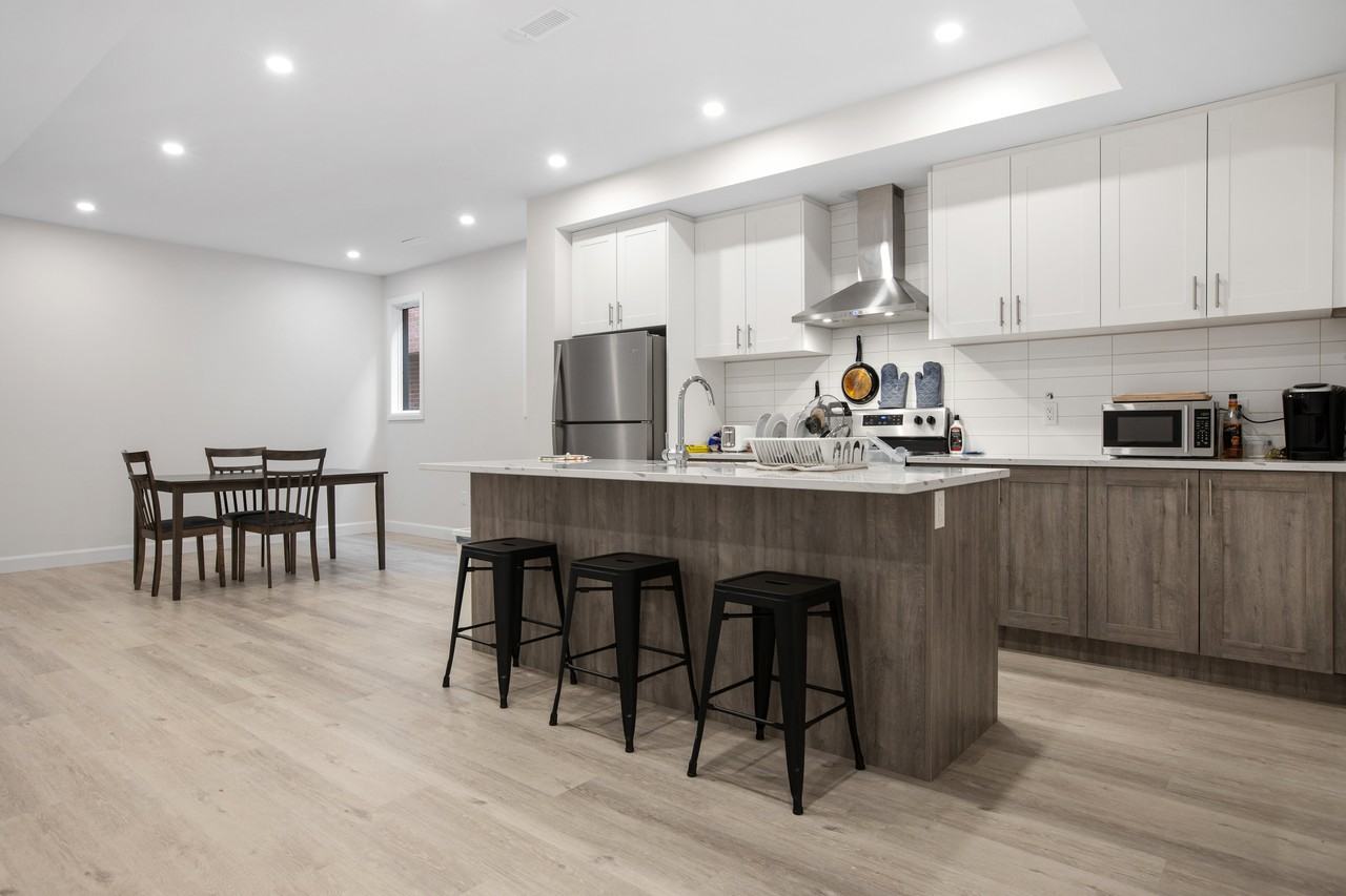 1277 Woodroffe Avenue - Photo 2 of 15