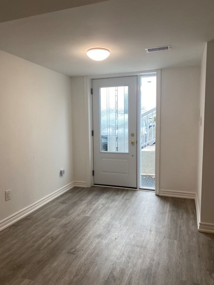 382 Summerhill Drive - Photo 2 of 6