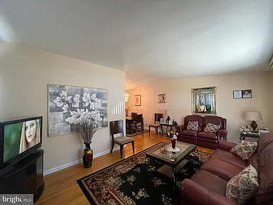 2310 Loney St - Photo 2 of 5