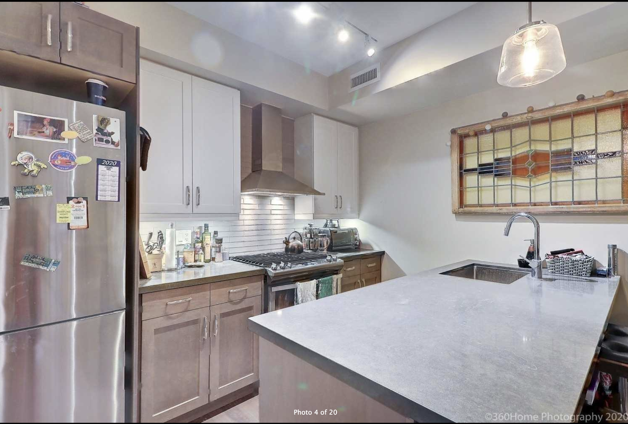 Spadina Ave. & Bloor St W #01