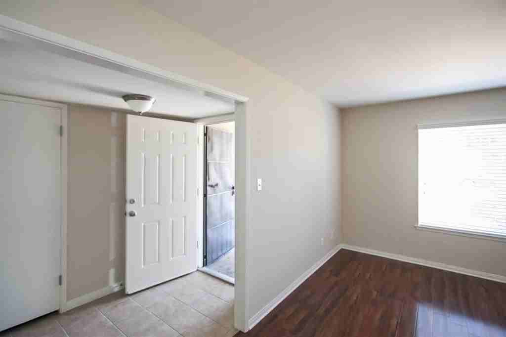 24633 Island Ave - Photo 2 of 15