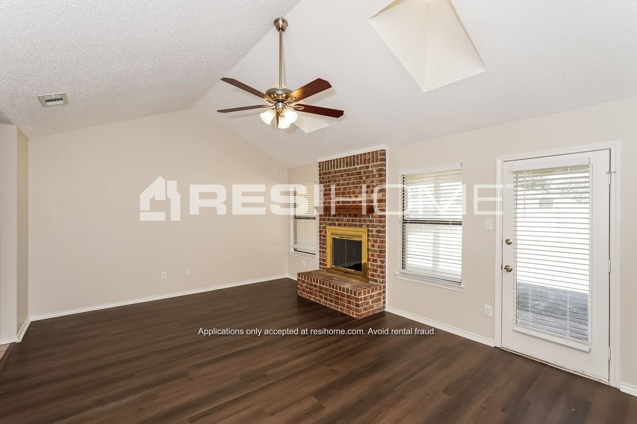3812 Ashley Ln - Photo 3 of 18
