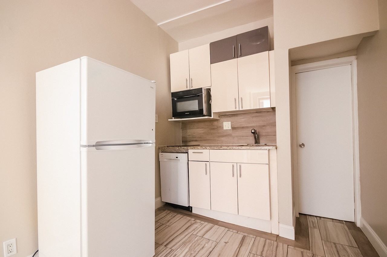 25 Clinton Street - Photo 4 of 17