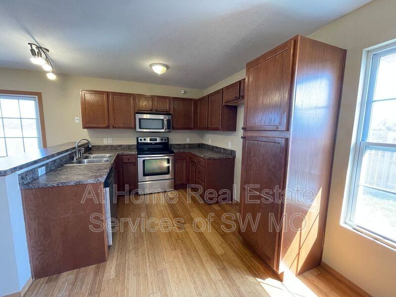 2421 W Brook Ridge St - Photo 4 of 12