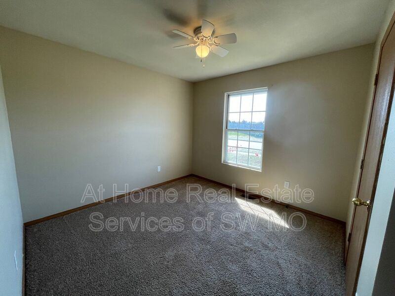 2421 W Brook Ridge St - Photo 7 of 12