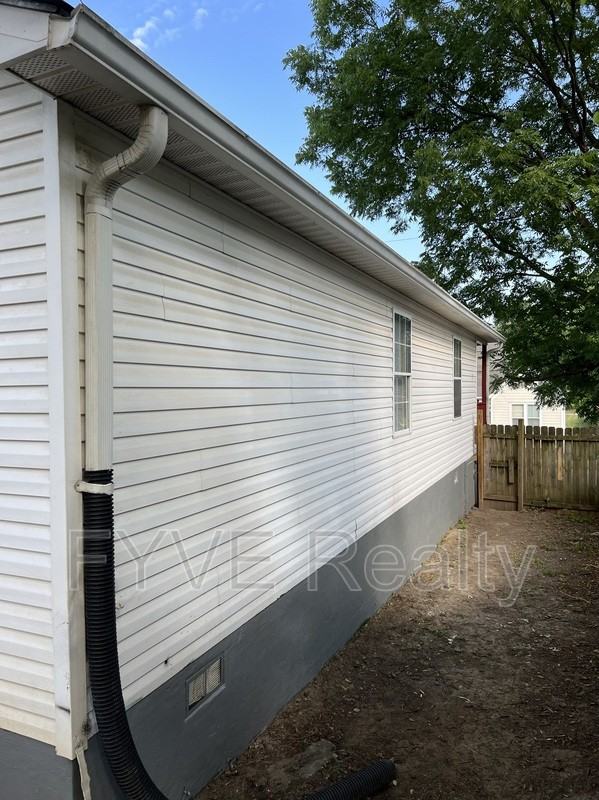 228 Douglas Ave - Photo 2 of 21