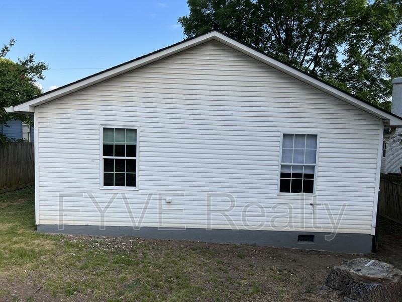 228 Douglas Ave - Photo 3 of 21