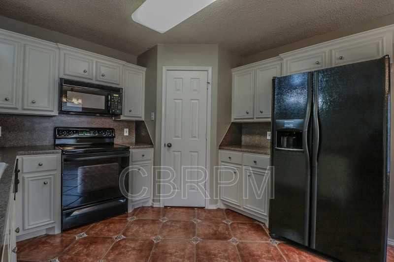 6813 7th St - Photo 4 of 11