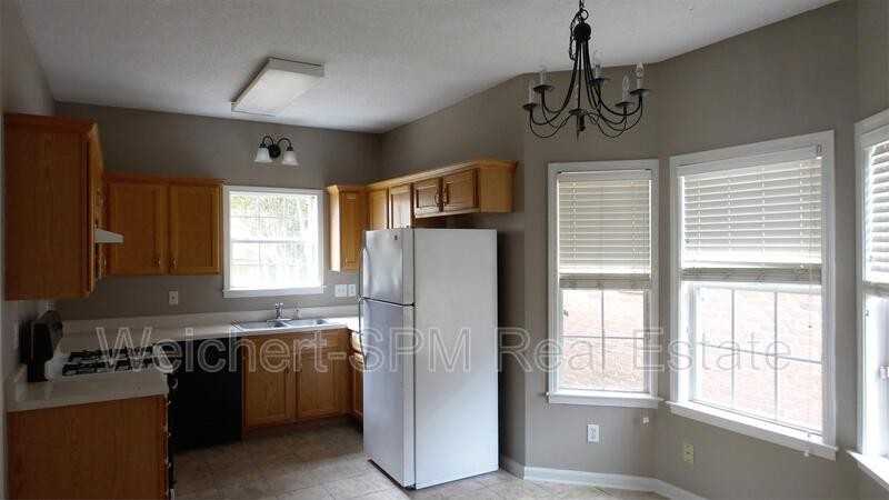 8669 Ashley Glen Cir N - Photo 3 of 10
