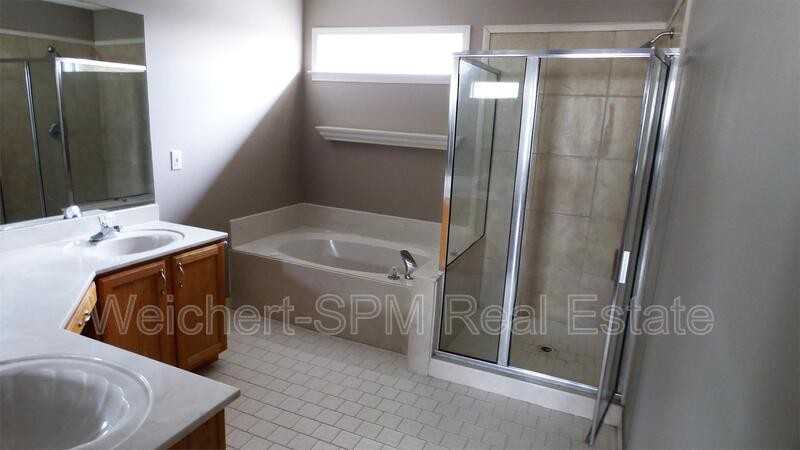 8669 Ashley Glen Cir N - Photo 5 of 10