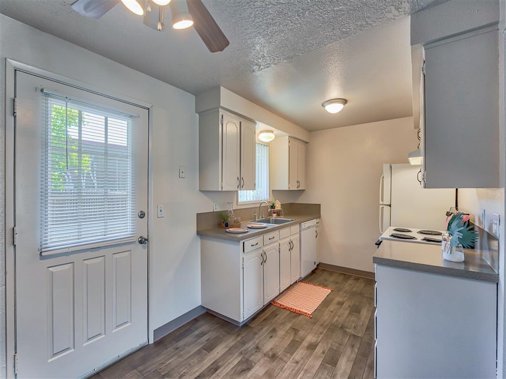 Beverly Gardens Apartments - Photo 7 of 24