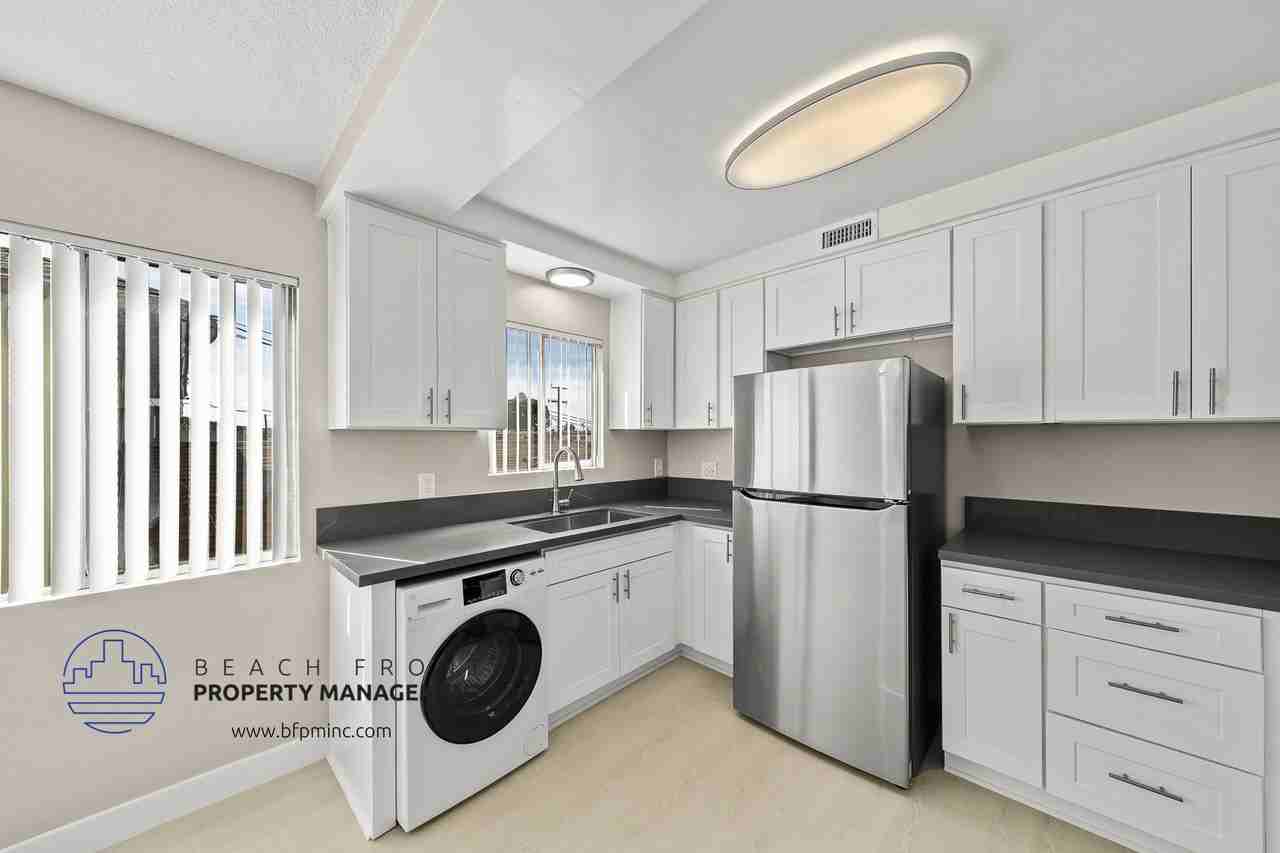 12236 Manor Drive - Photo 4 of 33