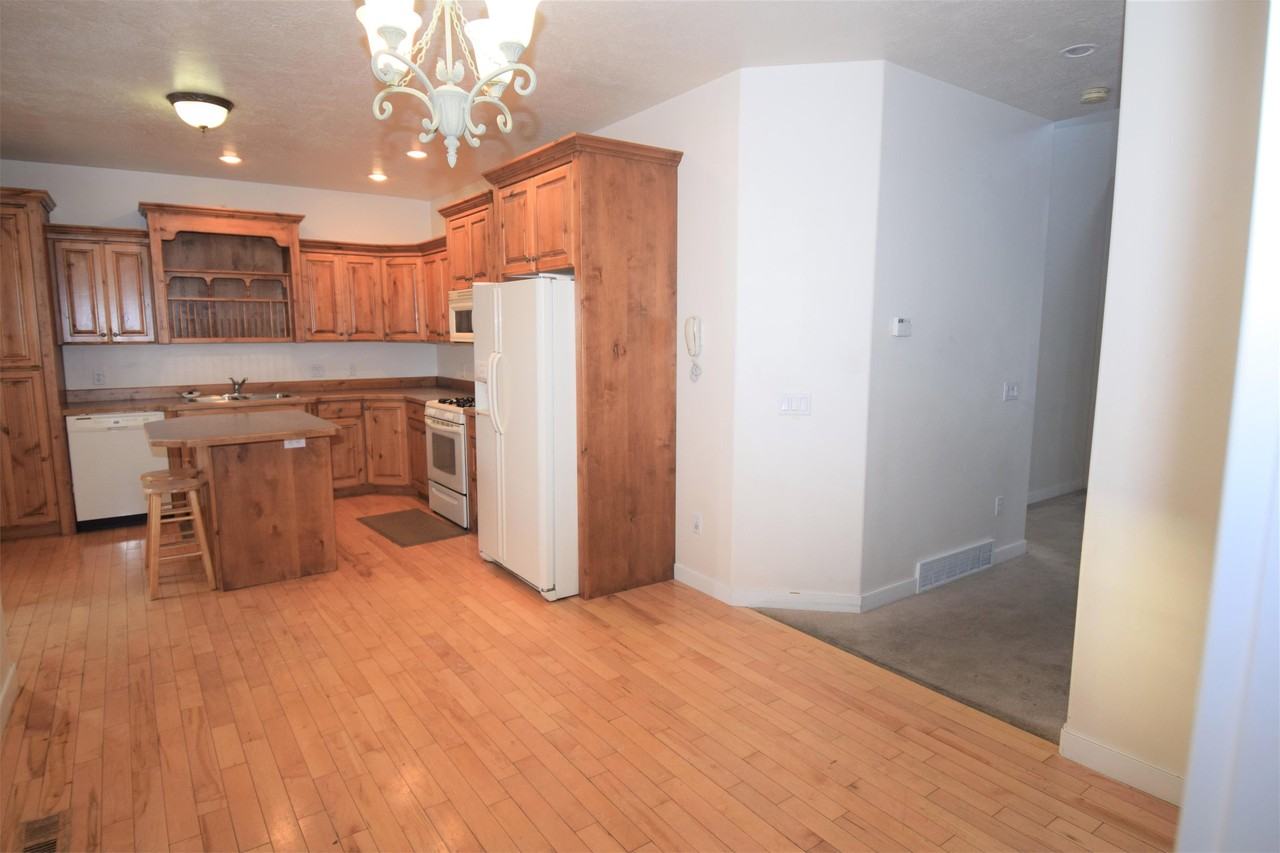 1040 N 130 W #1 - Photo 3 of 21